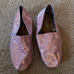 Glitter tom’s